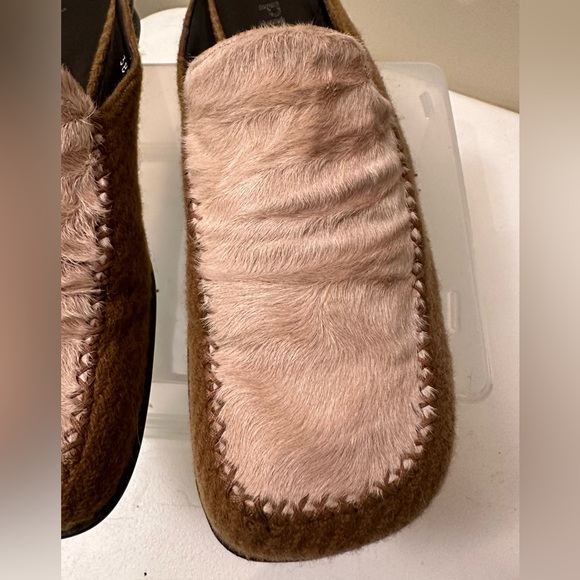 PRADA vintage dark tan wool material with light cream fur like front. - Picture 2 of 4